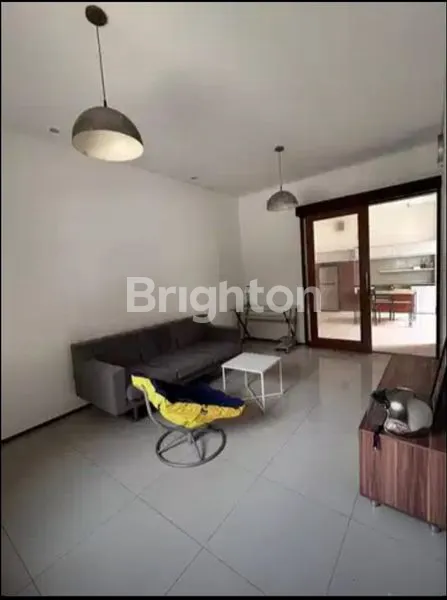 image RUMAH CANTIK DUA LANTAI SIAP HUNI (8)