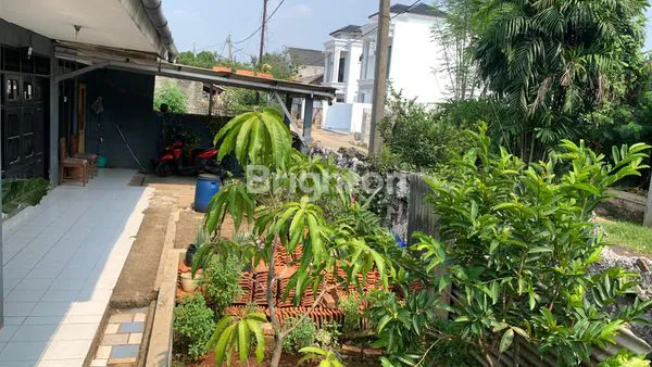 image RUMAH MUNGIL DENGAN HALAMAN LUAS TURUN HARGA \U203C\UFE0F\U203C\UFE0F DI LOKASI STRATEGIS KOMPLEK SAHID JAYA BOJONGSARI (3)