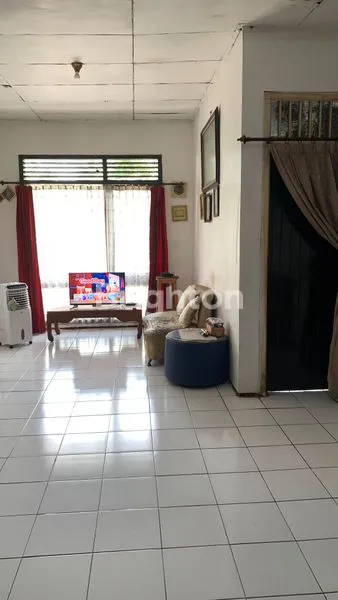 image RUMAH MUNGIL DENGAN HALAMAN LUAS TURUN HARGA \U203C\UFE0F\U203C\UFE0F DI LOKASI STRATEGIS KOMPLEK SAHID JAYA BOJONGSARI (6)