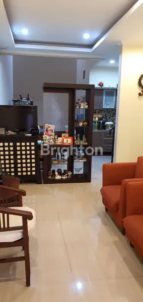 image RUMAH  2 LANTAI DEKAT SEKOLAH DI KOMPLEK ONE GATE SYSTEM KEMBANGAN BARU DEKAT PURI INDAH (3)