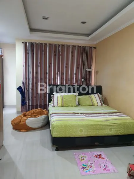 image RUMAH  2 LANTAI DEKAT SEKOLAH DI KOMPLEK ONE GATE SYSTEM KEMBANGAN BARU DEKAT PURI INDAH (8)