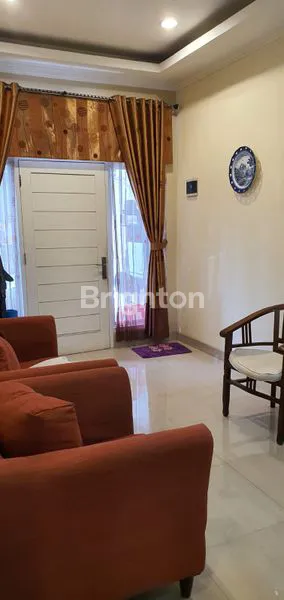 image RUMAH  2 LANTAI DEKAT SEKOLAH DI KOMPLEK ONE GATE SYSTEM KEMBANGAN BARU DEKAT PURI INDAH (4)