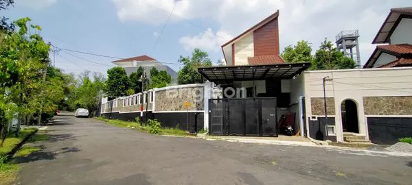 image RUMAH DI DIENG (1)