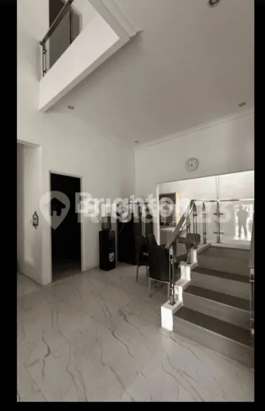 image RUMAH MINIMALIST FULL FURNISH TERAWAT 2 LANTAI SPLIT LEVEL DI DELTASARI (4)