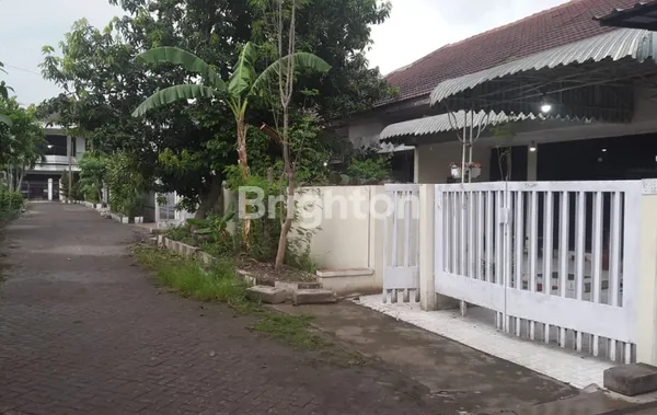 image RUMAH TINGGAL DI TAMAN DARMO PERMAI DENGAN BANGUNAN 1,5 LANTAI (2)