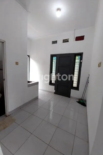 image RUMAH LOKASI STRATEGIS, LINGKUNGAN NYAMAN. SEGERA HUBUNGI! (3)