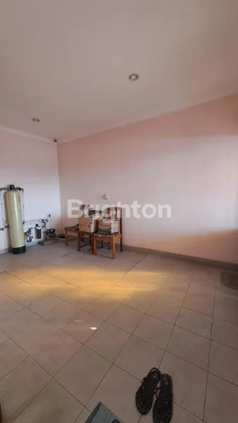 image RUMAH 2 1/2 LANTAI DI TOMANG DENGAN ROW JALAN 2 MOBIL (6)