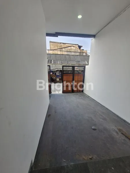 image RUMAH BARU 4 LANTAI SIAP HUNI (8)