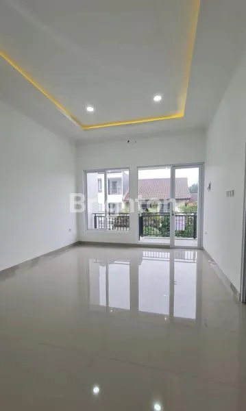 image RUMAH BARU 2 LANTAI SIAP HUNI DI BSD TANGERANG (8)
