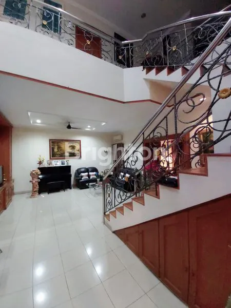 image RUMAH TERAWAT KOMPLEK TAMAN PERMATA BUANA KEMBANGAN JAKARTA BARAT (2)