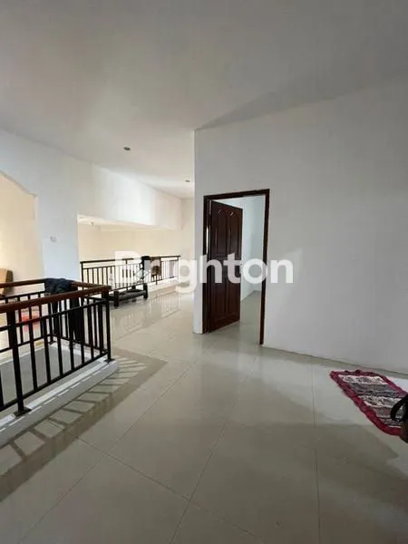 image RUMAH HOOK 2 LANTAI LUAS DI ANGGREK SARI, DEKAT FASILITAS (8)