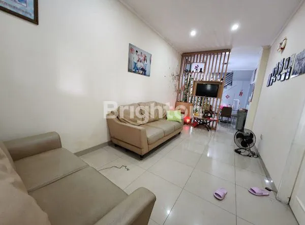 image RUMAH 3 LANTAI DI TAMAN ROYAL 1 TANGERANG (4)