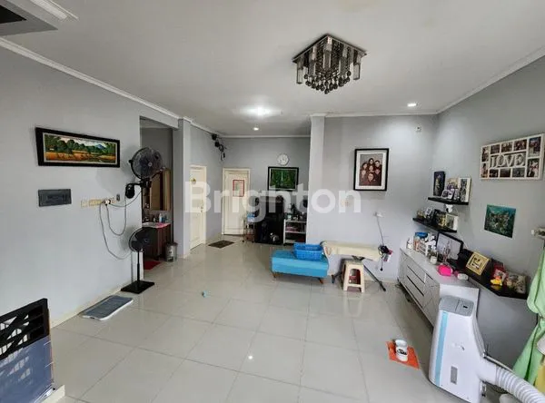 image RUMAH 3 LANTAI DI TAMAN ROYAL 1 TANGERANG (6)