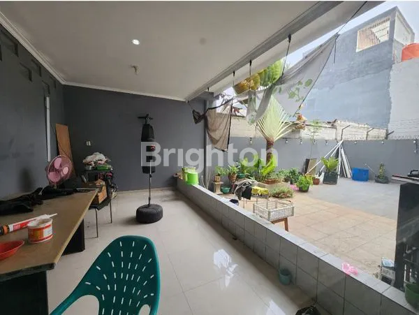 image RUMAH 3 LANTAI DI TAMAN ROYAL 1 TANGERANG (7)