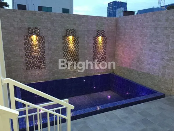 image RUMAH BARU 3 LANTAI MEWAH SHM KOLAM RENANG KEBON JERUK JAKARTA BARAT (3)