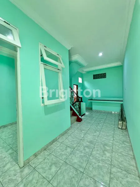 image RUMAH 3 LANTAI ROW 2 MOBIL RAPI TERAWAT SIAP HUNI TANJUNG DUREN (4)