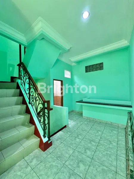 image RUMAH 3 LANTAI ROW 2 MOBIL RAPI TERAWAT SIAP HUNI TANJUNG DUREN (5)