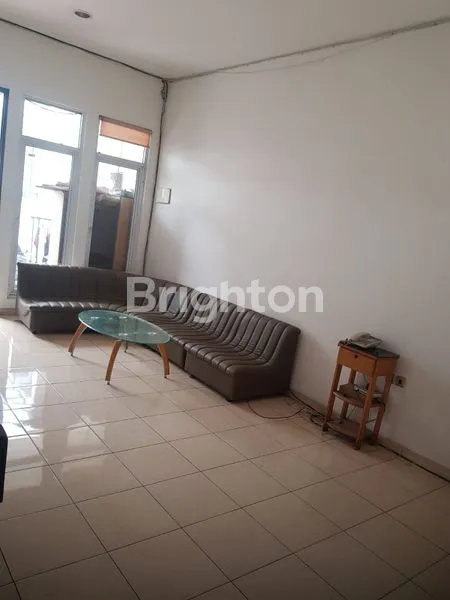 image RUMAH 3 LANTAI DI TAMAN RATU, AKSES JALAN RAYA LANGSUNG (3)