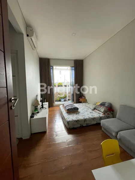 image RUMAH SIAP HUNI PLOSO, KARANG EMPAT, 2 LANTAI, ROW 2 MOBIL, NEGO (3)