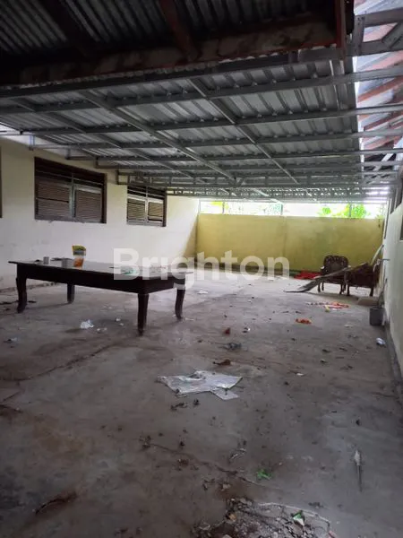 image RUMAH BANGUNAN TUA YANG LUAS TANAHNYA (5)