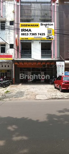 RUKO PREMIUM DI PUSAT KOTA PALING STRATEGIS SEWA RUKO 4 LANTAI – 2 PINTU GANDENG (PLONG TANPA TIANG)