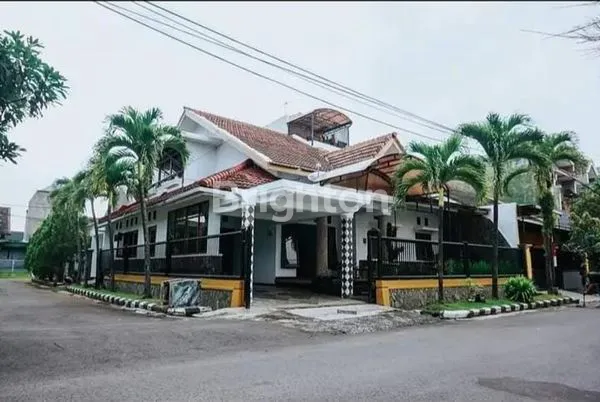 image RUMAH INDAH DAN LUAS 3 LANTAI DI SULFAT AGUNG MALANG (2)