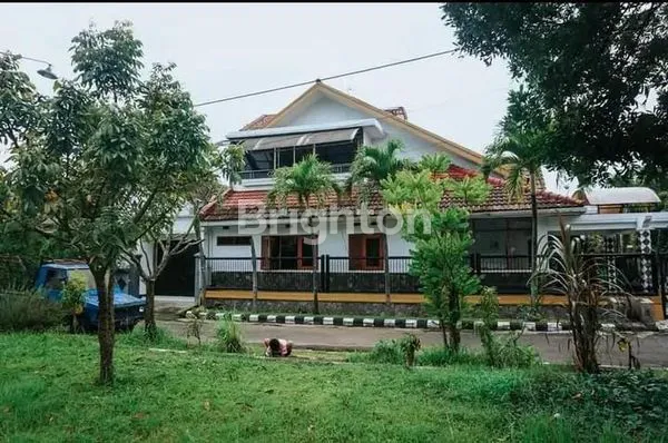 image RUMAH INDAH DAN LUAS 3 LANTAI DI SULFAT AGUNG MALANG (3)