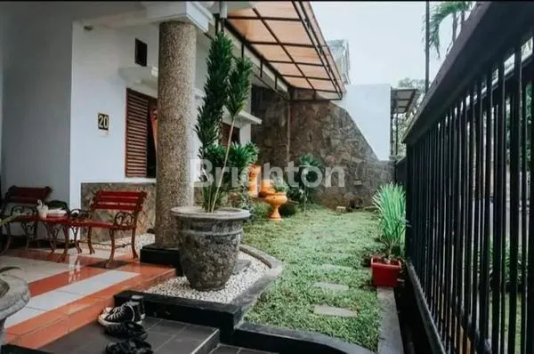 image RUMAH INDAH DAN LUAS 3 LANTAI DI SULFAT AGUNG MALANG (4)