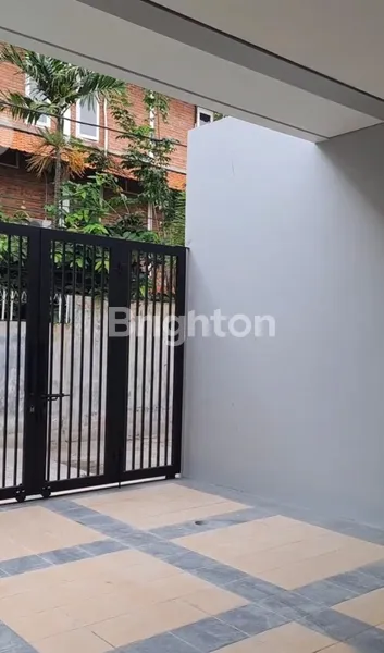 image RUMAH BARU 2 LANTAI SCANDINAVIAN DI KALIJUDAN MULYOREJO SURABAYA (4)