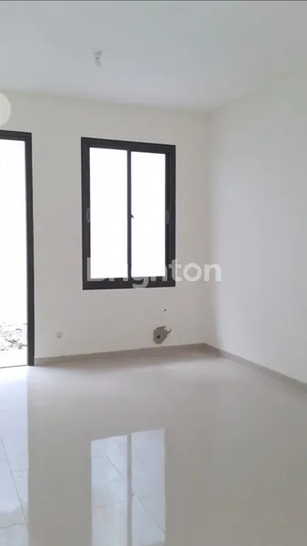 image RUMAH BARU 2 LANTAI SCANDINAVIAN DI KALIJUDAN MULYOREJO SURABAYA (5)