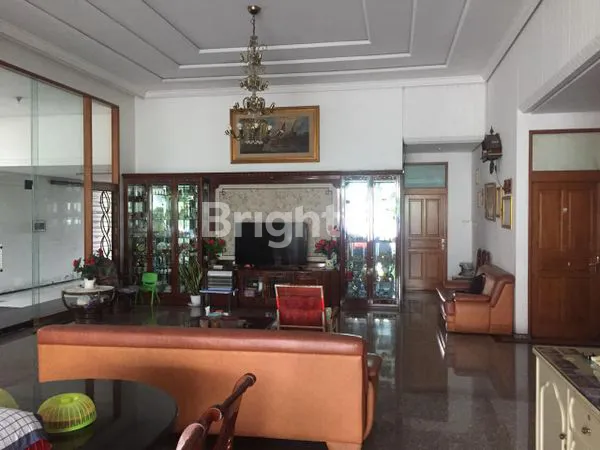 image RUMAH CLASSIC TERAWAT DI KAWASAN IJEN GUNUNG-GUNUNG KOTA MALANG (6)