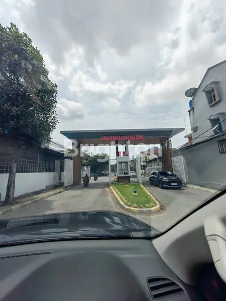 RUMAH DALAM KOMPLEK KOSAMBI BARU