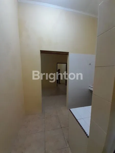 image MANGKUBUMEN, SURAKARTA, RUMAH BERSIH DAN TERAWAT,  4 MENIT KE MALL PARAGON, LOKASI RAMAI DAN STRATEGIS (4)