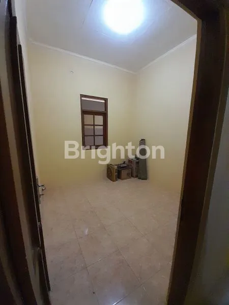 image MANGKUBUMEN, SURAKARTA, RUMAH BERSIH DAN TERAWAT,  4 MENIT KE MALL PARAGON, LOKASI RAMAI DAN STRATEGIS (7)