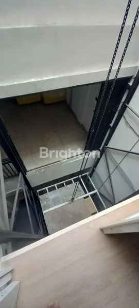 image RUMAH MEWAH 3 LANTAI , KANTOR& GUDANG SIAP HUNI FULL FURNITURE CLUSTER PASADENA (6)