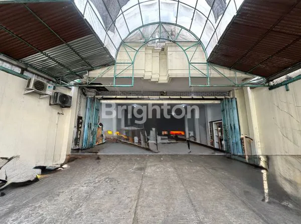 image RUANG USAHA SIAP PAKAI!! LOKASI STRATEGIS DAN COCOK UTK USAHA!! LEBAR DEPAN 12 METER!! ISTIMEWA (3)