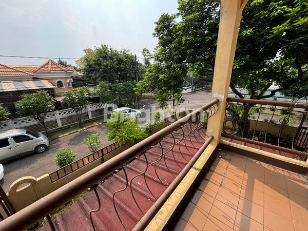 image RUMAH HOOK TERAWAT STRATEGIS DI CINERE (2)