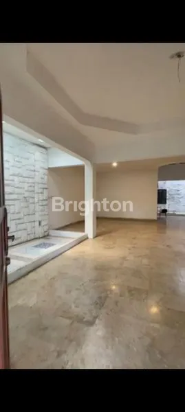 image TURUN HARGA!!!!\N\N\N RUMAH MEWAH  2 LANTAI , TAMAN RATU DEKAT TANJUNG DUREN , TIDAK BANJIR , LOKASI SANGAT STRATEGIS , BISA UNTUK USAHA/KANTOR (3)