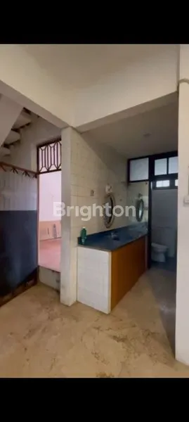 image TURUN HARGA!!!!\N\N\N RUMAH MEWAH  2 LANTAI , TAMAN RATU DEKAT TANJUNG DUREN , TIDAK BANJIR , LOKASI SANGAT STRATEGIS , BISA UNTUK USAHA/KANTOR (8)