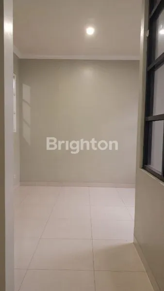 image RUMAH MODERN MINIMALIS SIAP STRATEGIS DI D'LATINOS BSD (7)