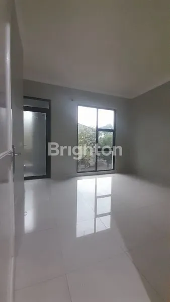 image RUMAH MODERN MINIMALIS SIAP STRATEGIS DI D'LATINOS BSD (5)