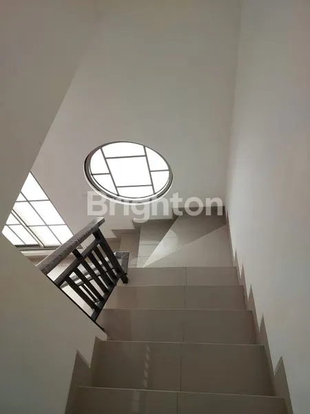 image RUMAH PIK2 4,5X10, 3LANTAI (7)