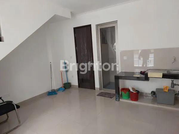 image RUMAH PIK2 4,5X10, 3LANTAI (2)