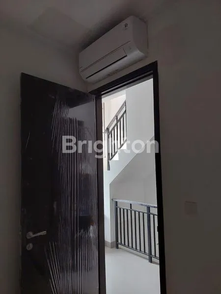 image RUMAH PIK2 4,5X10, 3LANTAI (3)