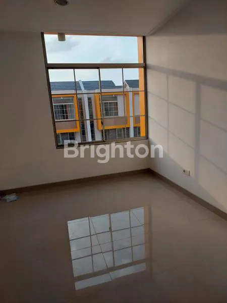 image RUMAH PIK2 4,5X10, 3LANTAI (5)