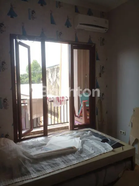 image RUMAH DI PINGGIR JALAN SASAK KEBON JERUK STRATEGIS COCOK UNTUK HUNIAN JAKARTA BARAT (3)