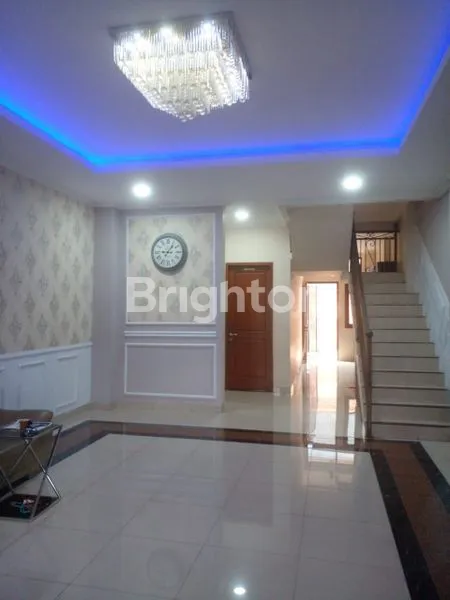 image RUMAH DI PINGGIR JALAN SASAK KEBON JERUK STRATEGIS COCOK UNTUK HUNIAN JAKARTA BARAT (7)