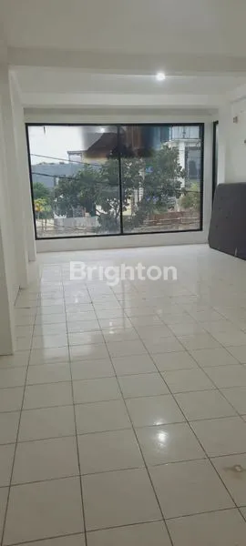 image RUKO STRATEGIS DI JALAN MERUYA ILIR KEBON JERUK JAKARTA BARAT (4)