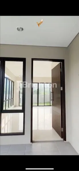 image HUNIAN DENGAN SUASANA VILLA DAN PEMANDANGAN SUNGAI DI CIMANGGIS  (2)