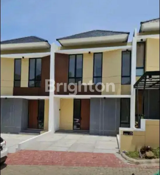 RUMAH 2 LANTAI ASRI SIAP HUNI LOKASI STRATEGIS